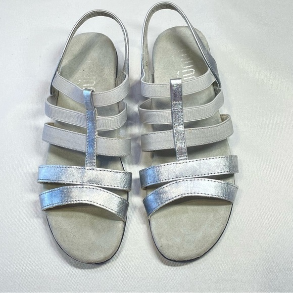 Munro Bev Womens Size 4 Silver Sandals Patent Leather Combo Strappy Comfy Shoes - Picture 1 of 8